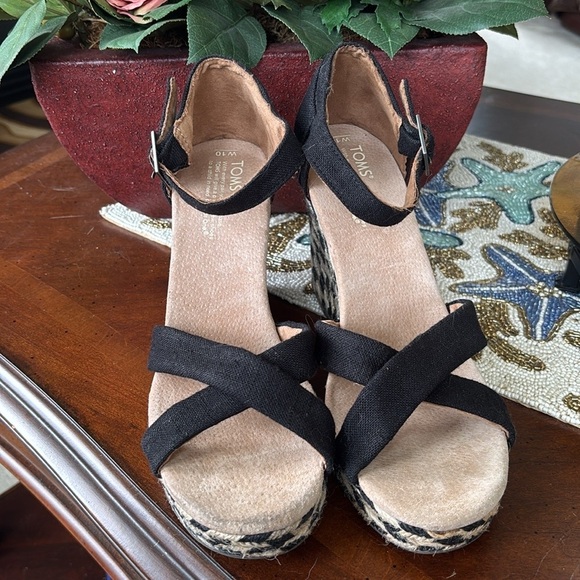 Brand New Toms Black Canvas Chevron Wedge Sandals Espadrille Ankle Strap Heels - Picture 2 of 14